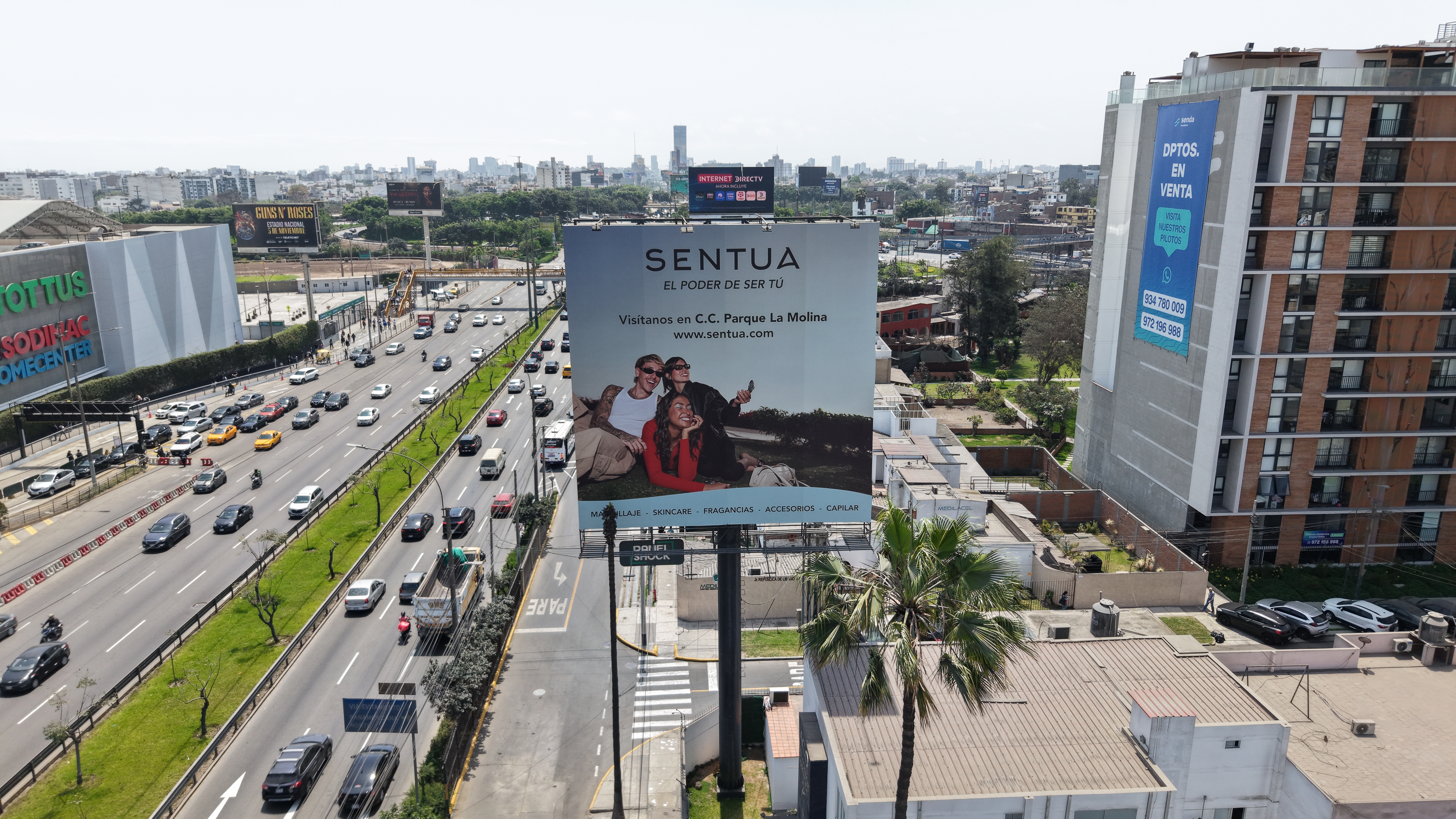 Pórtico publicitario de entrada